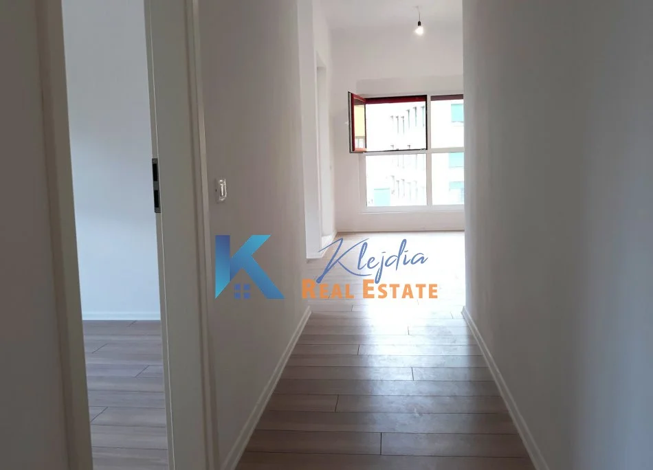 Tirane, shitet apartament 1+1 Kati 3, 68 m² 90.000 € (Ali Dem, kompleksi Mangalem)