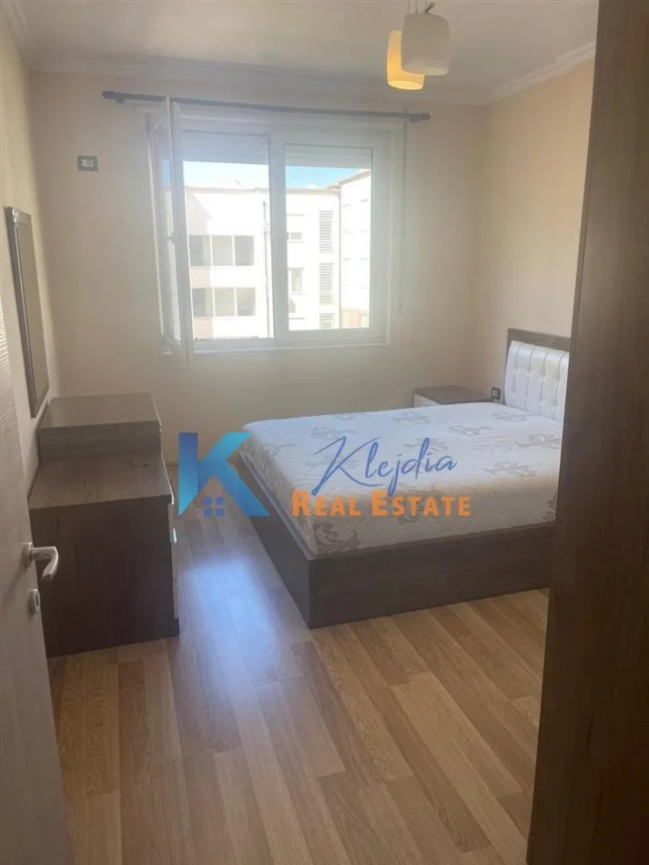 Tirane, jepet me qera apartament 1+1 Kati 5, 68 m² 450 € (Porcelan, afer UET)