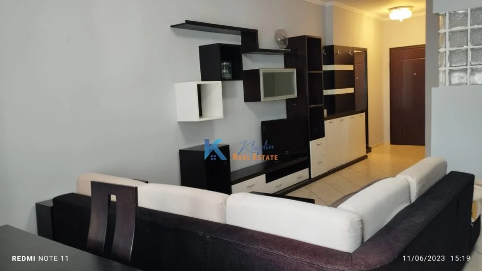 Tirane, jepet me qera apartament 1+1 Kati 5, 89 m² 750 € (sheshi Wilson, afer postes nr.8)