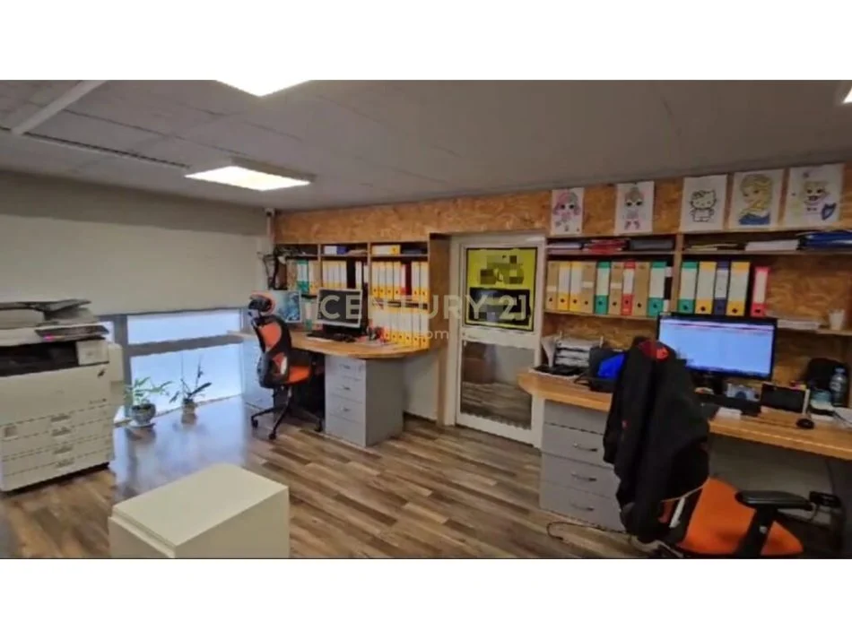 Tirane, jepet me qera vetem 1 dhome 1+1 Kati 1, 117 m² 1.400 € (Komuna e Parisit)