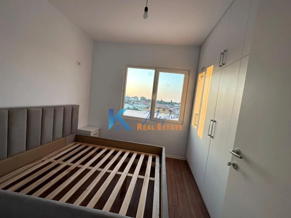 Tirane, jepet me qera apartament 1+1 Kati 4, 74 m² 450 € (Rrethrrotullimi i Saukut te Vjeter)