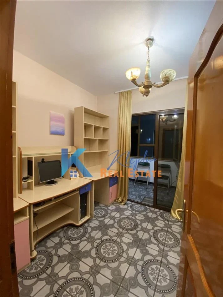 Tirane, jap me qera apartament 2+1+Ballkon Kati 5, 95 m² 500 € (Afer shkolles se baletit)