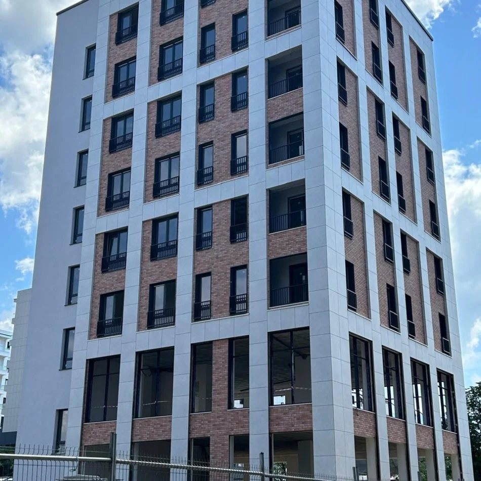 Tirane, shes apartament 2+1+Ballkon Kati 4, 105 m² (Vorri Bomit,te Oxhaku)