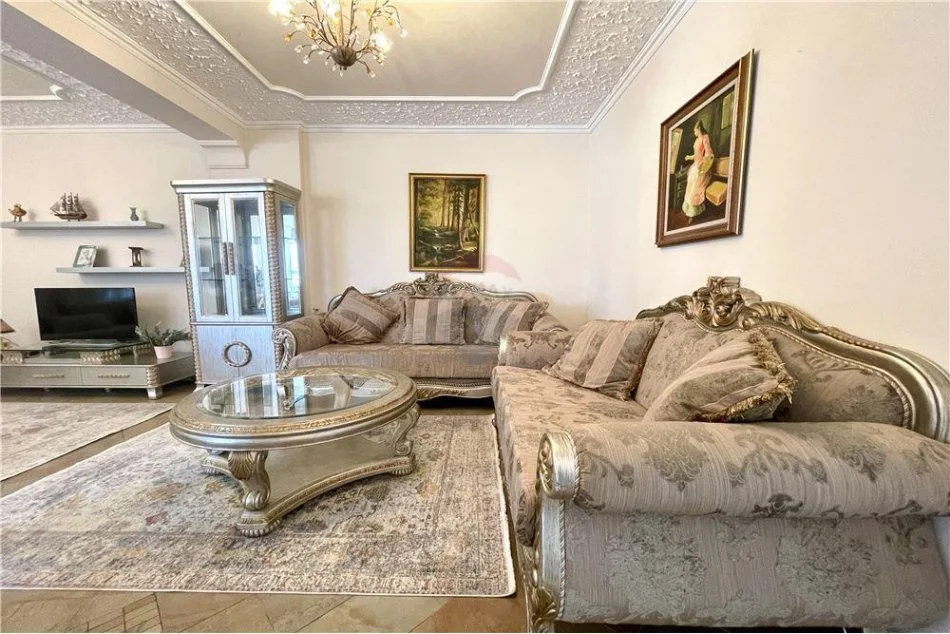 Tirane, jepet me qera apartament 2+1 Kati 8, 125 m² 800 € (Myslym Shyri - Drejtoria e Policisë)