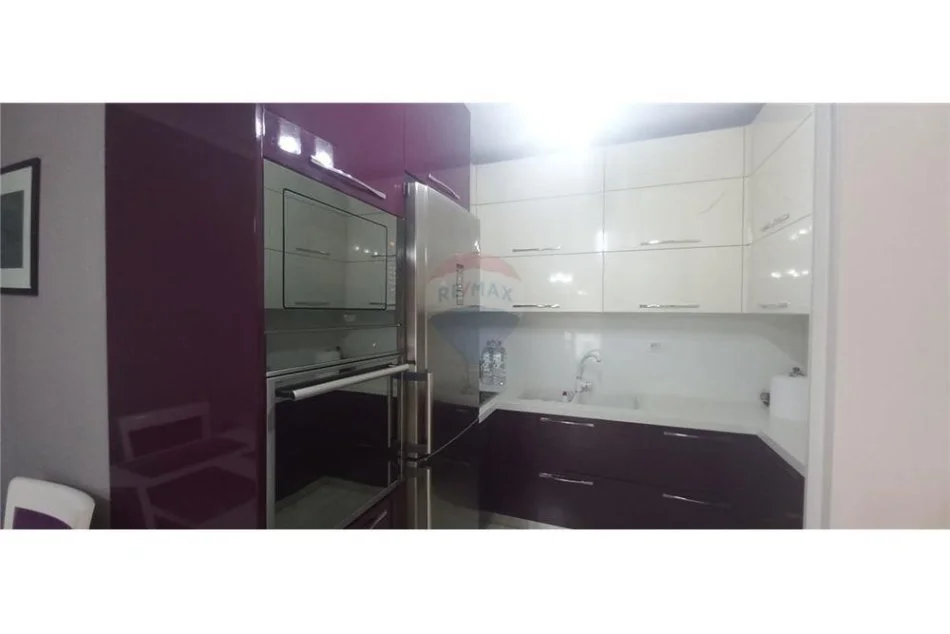 Tirane, jepet me qera apartament 1+1 Kati 3, 63 m² 500 € (21-Dhjetori - Frosina Plaku)