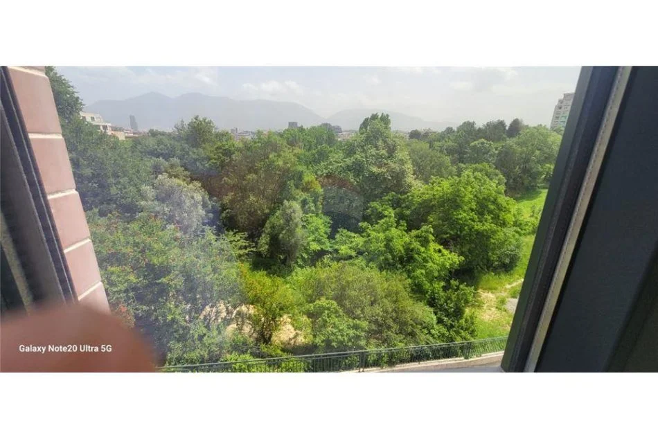 Tirane, jepet me qera apartament 1+1 , 79 m² 550 € (Kopshti Botanik)