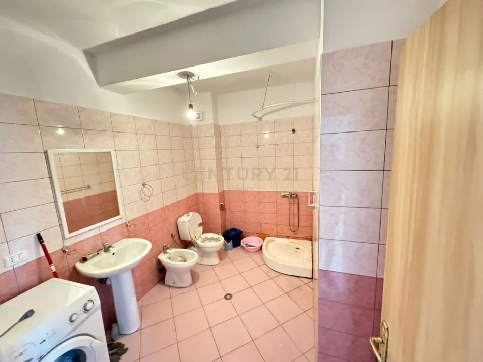 Tirane, shitet 1+1 Kati 1, 70 m² 85.000 € 