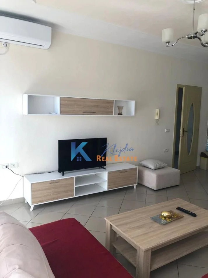 Tirane, jepet me qera apartament 2+1 Kati 7, 108 m² 550 € (Ura e Nisharakut, pas kompleksit Square21)