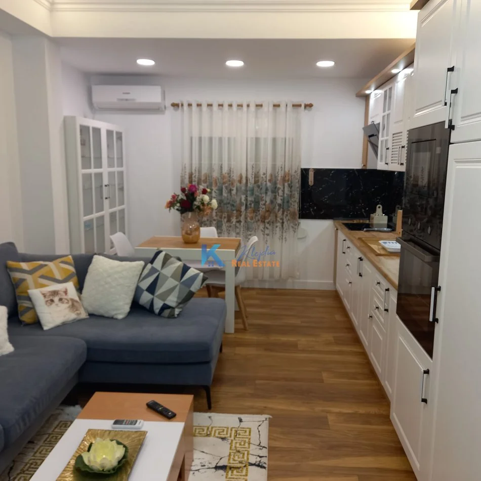 Tirane, jepet me qera apartament 1+1 Kati 3, 70 m² (Bllok, afer shkolles Deshmoret e Lirise)