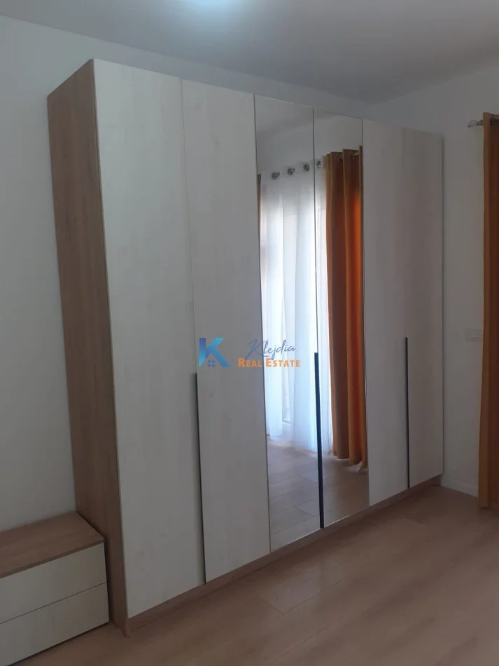 Tirane, jepet me qera apartament 2+1 Kati 1, 94 m² 600 € (Kodra e Diellit, kompleksi Kurora e Kopshtit Botanik)