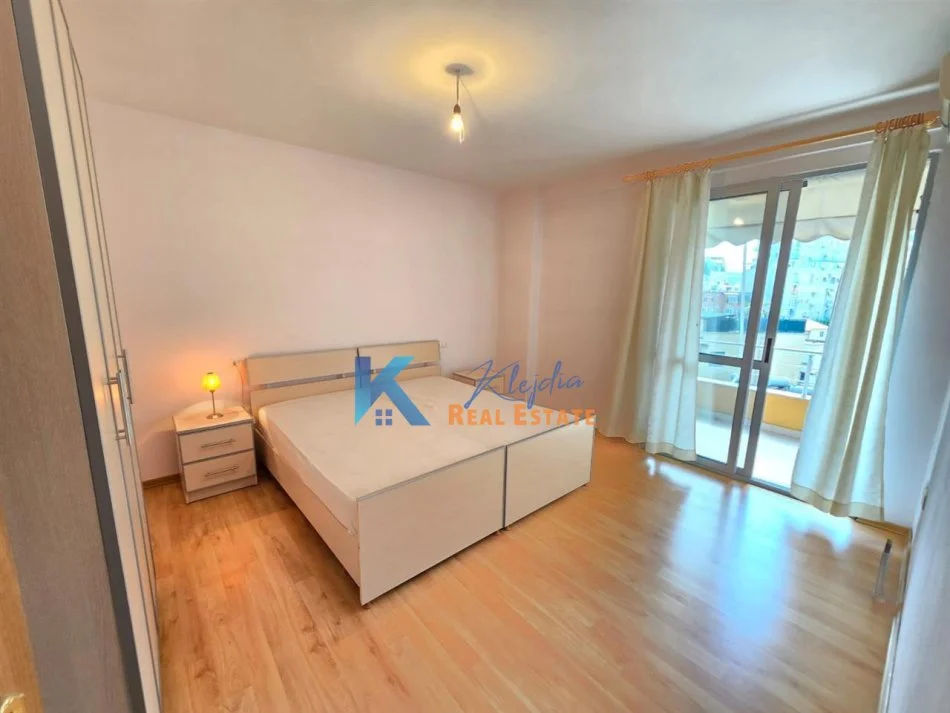 Tirane, jepet me qera apartament 2+1 Kati 3, 100 m² 750 € (Pazari i Ri, rruga Beqir Luga)