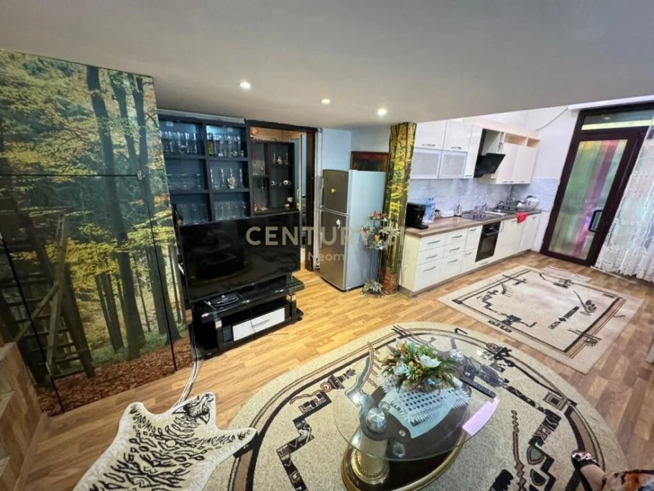 Tirane, shitet apartament 2+1 Kati 0, 85 m² 