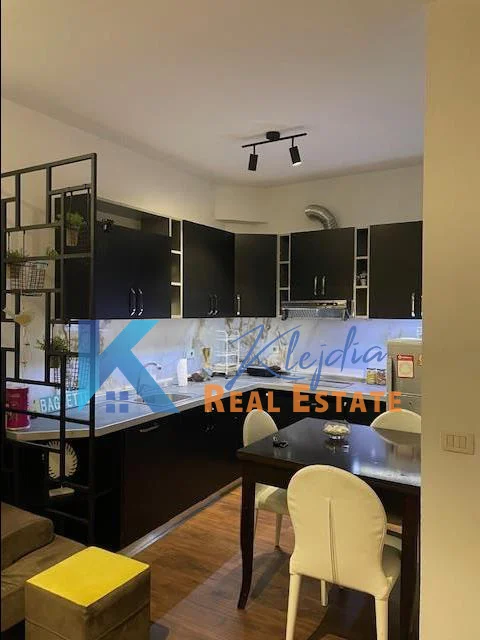 Tirane, jap me qera apartament 1+1 Kati 2, 54 m² 500 € (Xhamia e Tabakeve)