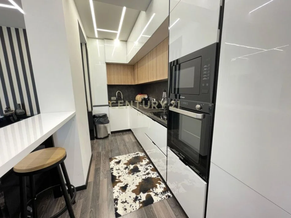 Tirane, shitet apartament 2+1 Kati 2, 82.000 m² 185.000 € 