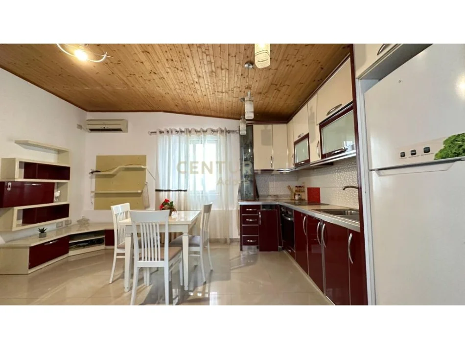 Tirane, jepet me qera apartament 2+1 Kati 1, 70 m² 450 € 