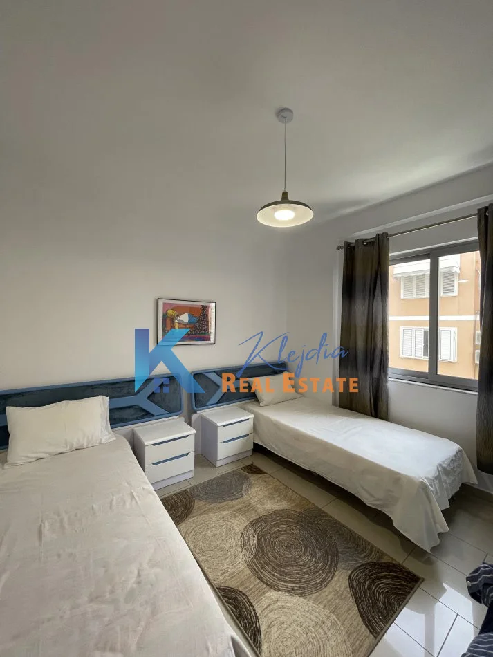 Tirane, jap me qera apartament 2+1+Ballkon Kati 4, 100 m² 600 € (Te Ish-Ekspozita)