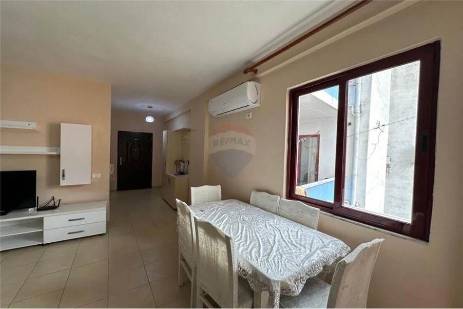 Tirane, shitet apartament 1+1 Kati 3, 75 m² 83.000 € (Fresku)