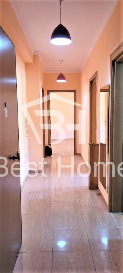 Tirane, jepet me qera zyre Kati 4, 90 m² 470 € (Qender, Bulevardi Zogu i Pare)