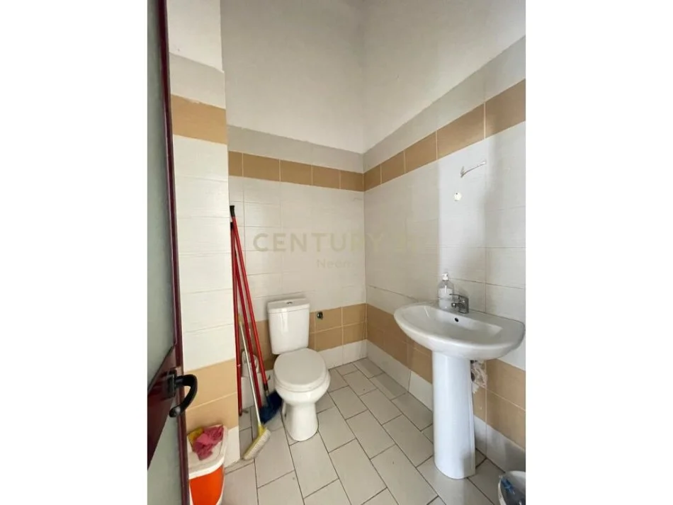 Tirane, shitet vetem 1 dhome 1+1 , 74 m² 110.000 € (yzberisht)