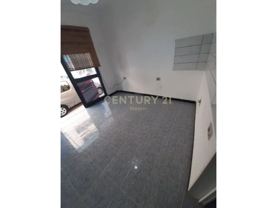 Tirane, jepet me qera ambjent biznesi , 28 m² 350 € (stadiumi dinamo)