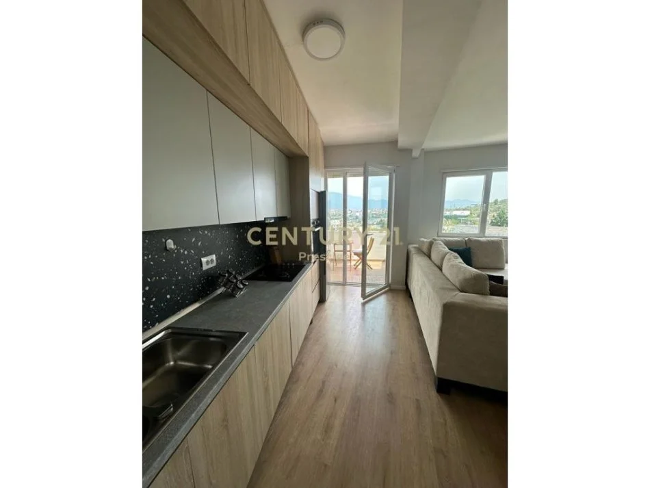 Tirane, jepet me qera apartament 2+1 Kati 4, 113 m² 530 € 