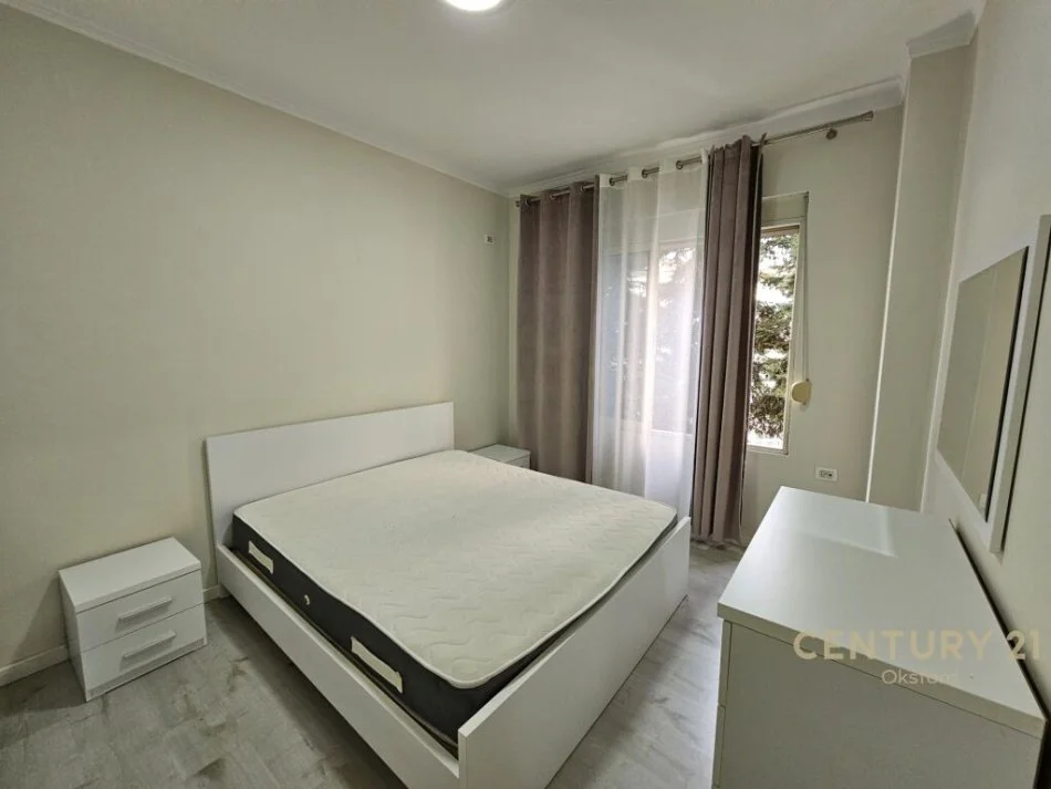 Tirane, jepet me qera apartament 1+1 Kati 2, 82 m² 520 € 