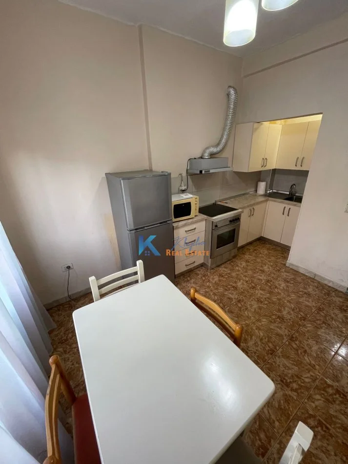 Tirane, jepet me qera apartament 1+1 Kati 3, 70 m² 450 € (Te rrethrrotullimi i Zogut te Zi)