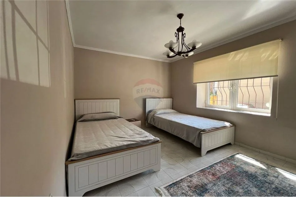 Tirane, jepet me qera apartament 2+1 Kati 1, 81 m² 700 € (Pazari i Ri, Rruga Tefta Tashko, 9-Kateshet)