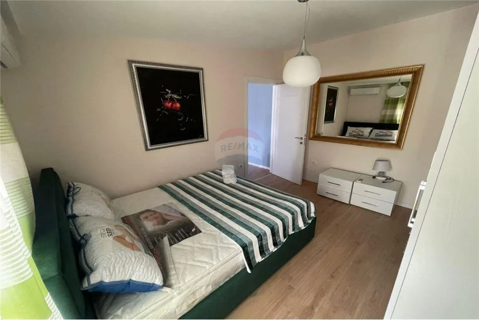 Tirane, jepet me qera apartament 1+1 Kati 12, 56 m² 1.000 € (barrikadave - Bulevardi Zogu I - Ministria e Drejtësis)