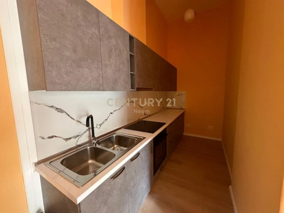 Tirane, jepet me qera apartament 2+1 Kati 1, 93 m² 600 € (kodra e diellit)