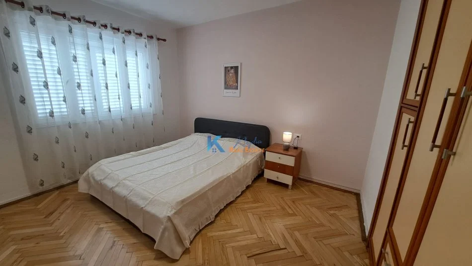 Tirane, jap me qera apartament 1+1+Ballkon Kati 6, 70 m² 450 € (Sheshi Avni Rustemi)