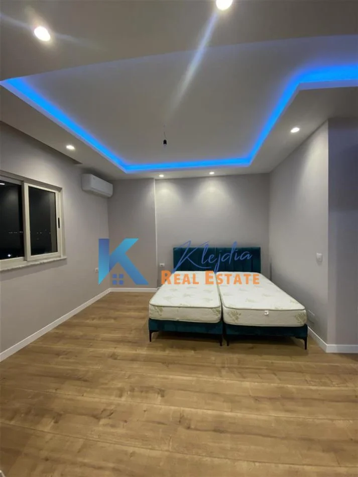 Tirane, jepet me qera garsonier Kati 9, 30 m² (Fusha e Aviacionit)