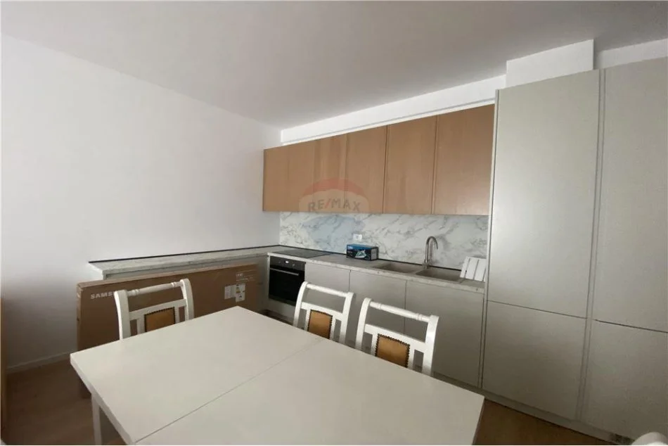 Tirane, jepet me qera apartament 3+1 Kati 4, 138 m² 950 € (rezidenca euro 3d - Selitë)