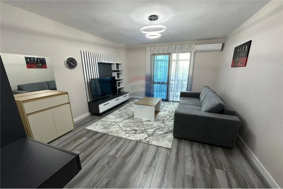 Tirane, jepet me qera garsonier Kati 6, 45 m² 400 € (Bulevardi Zogu I)