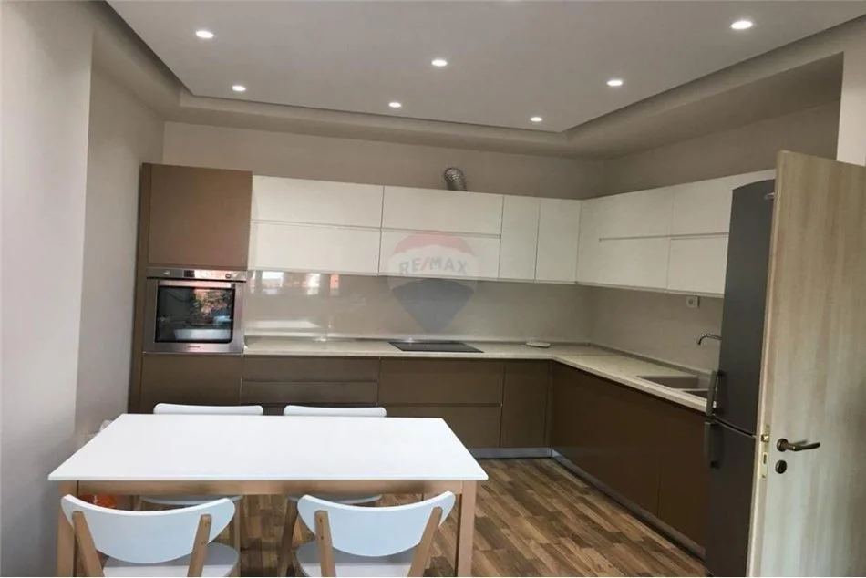 Tirane, jepet me qera apartament 2+1 , 114 m² 600 € (Rruga " Aleksandri i Madh " - Astir)