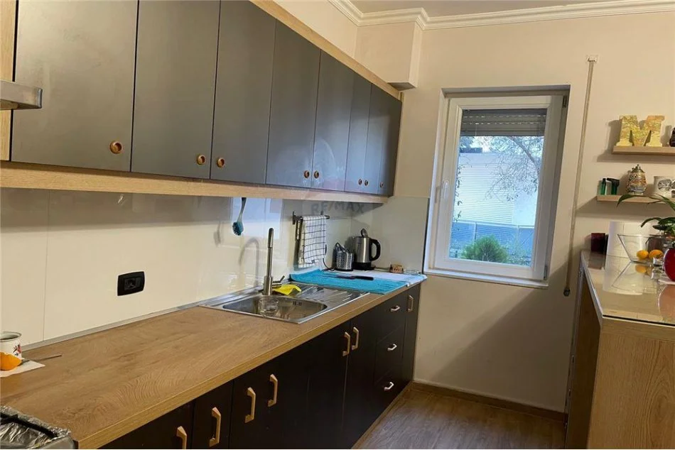 Tirane, shitet apartament 2+1 Kati 2, 117 m² 165.000 € (Kopshti Botanik)