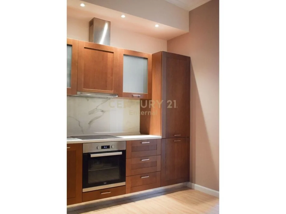 Tirane, shitet 2+1 Kati 4, 