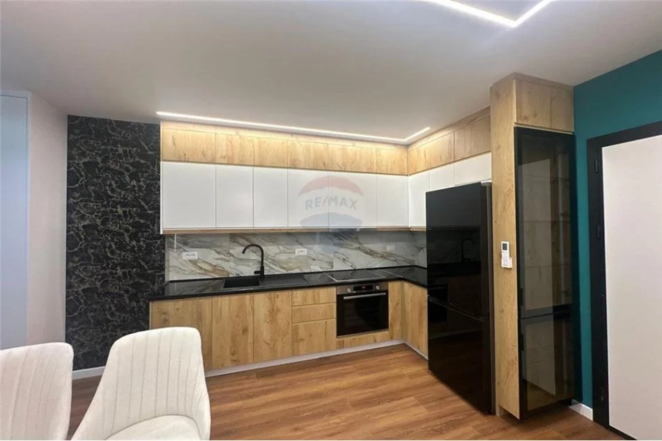 Tirane, jepet me qera apartament 2+1 Kati 4, 91 m² 700 € (Rruga Nexho Konomi - Green City - Fusha e Aviacionit)