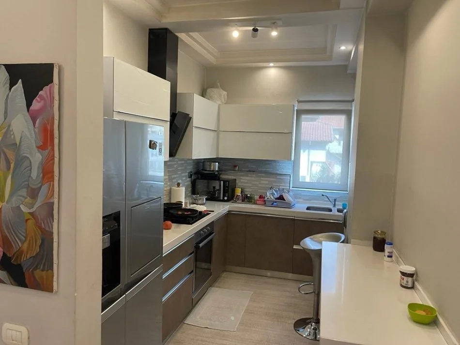 Tirane, shitet apartament 2+1 Kati 3, 128 m² 297.000 € (Myslym Shyr, te fusha e tenisit)