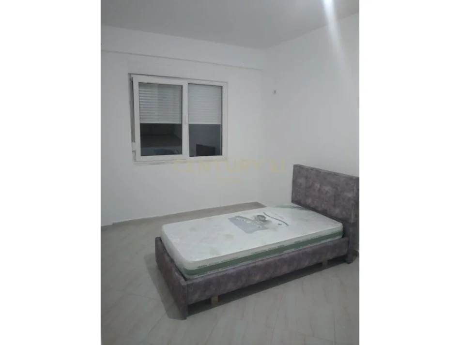 Tirane, jap me qera apartament 2+1 Kati 2, 90 m² 500 € (liqen i thate)