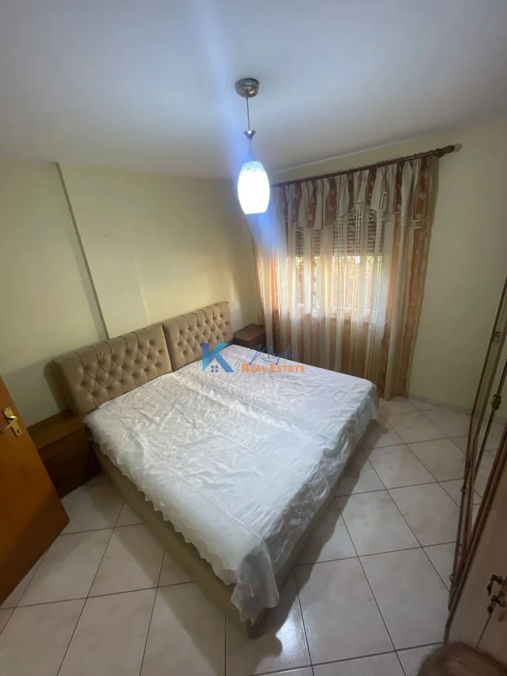 Tirane, jap me qera apartament 1+1+Ballkon Kati 3, 75 m² 490 € (afer Medresese, te Rruga e Dibres)