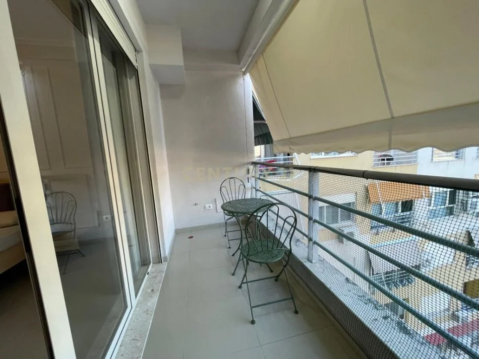 Tirane, jepet me qera apartament 1+1 Kati 5, 500 € (bulevardi i ri)