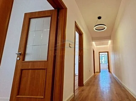 Shitet, Apartament 2+1, në Rrugën Irfan Tomini, Tiranë. AREA40097