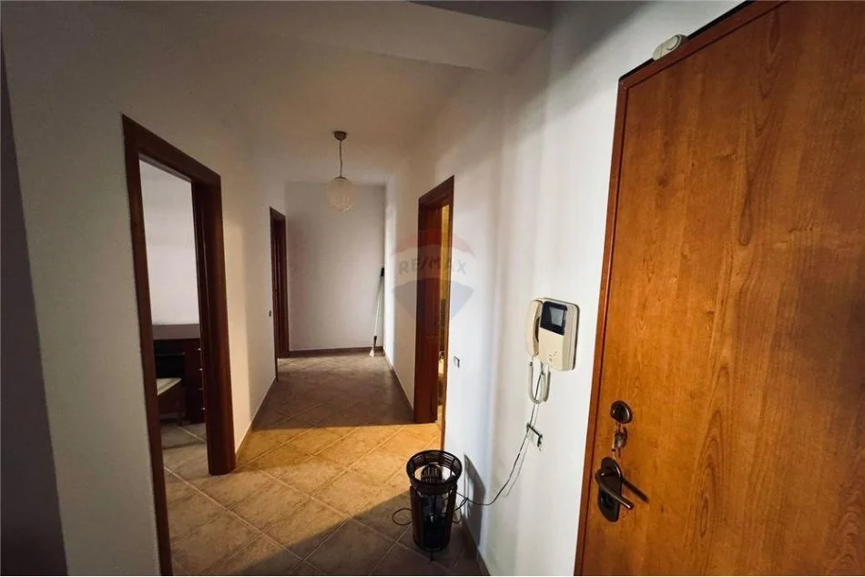 Tirane, jepet me qera apartament 2+1 Kati 4, 118 m² 500 € (ISH STACIONI I TRENIT (USLUGA))