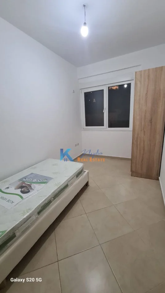 Tirane, jap me qera apartament 2+1+Ballkon Kati 3, 91 m² 500 € (Te Liqeni i Thate, kompleksi Fz Construction)