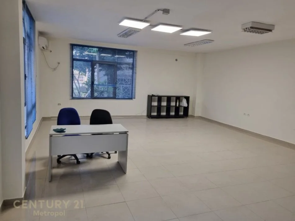 Tirane, jepet me qera apartament 1+1 Kati 1, 80 m² 500 € 