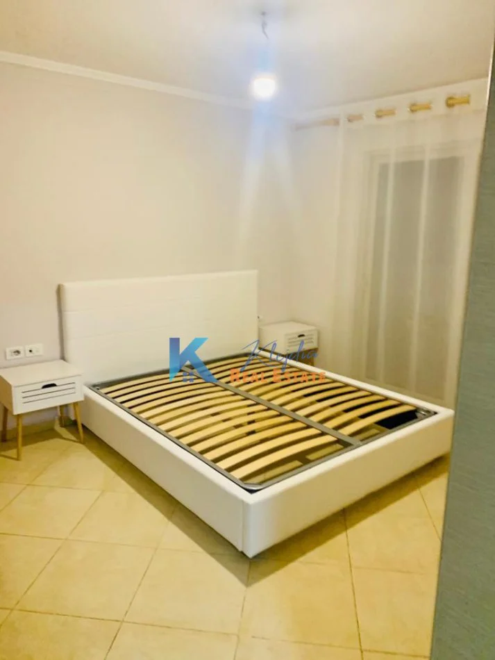 Tirane, jap me qera apartament 2+1+Ballkon Kati 5, 80 m² 550 € (Myslym Shyr)