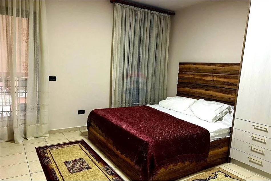 Tirane, jepet me qera apartament 1+1 , 600 m² 550 € (Rruga Medar Shtylla - Komuna e Parisit)