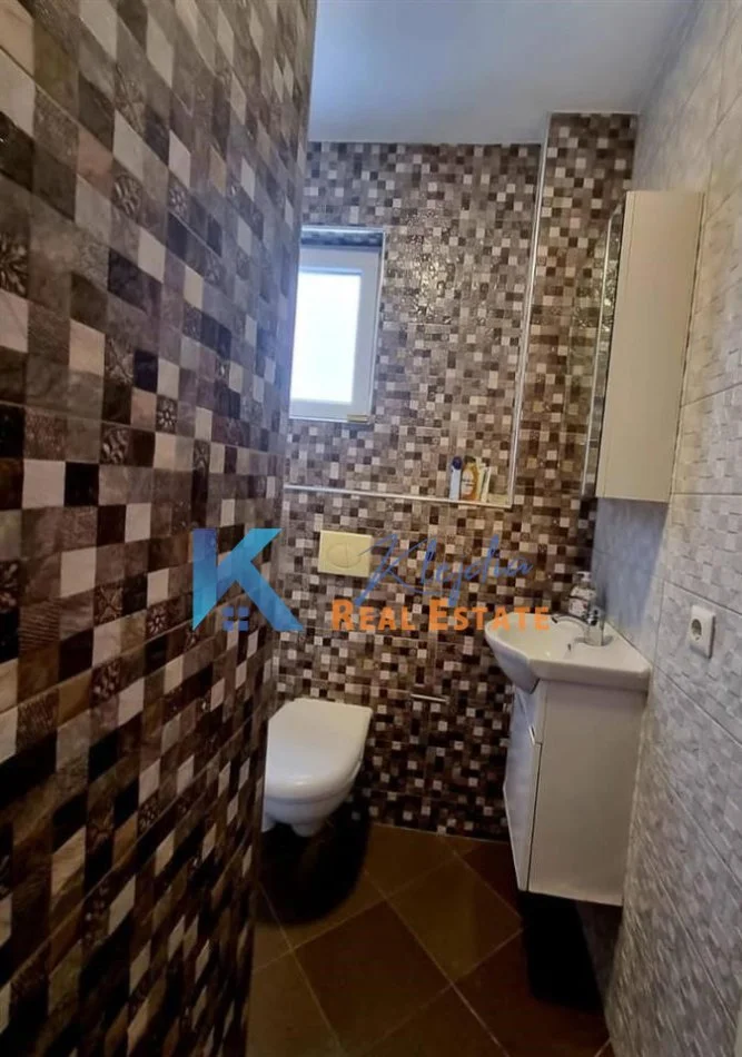 Tirane, jepet me qera apartament 3+1 Kati 2, 120 m² 800 € (Rruga e Kavajes, afer xhamise)