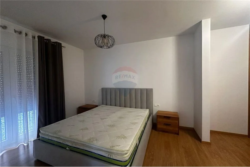 Tirane, jepet me qera apartament 2+1 Kati 2, 110 m² 900 € (Liqeni i Thatë)